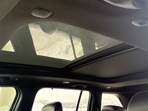 Used 2025 Jeep Grand Cherokee Limited w/ Luxury Tech Group II image 15