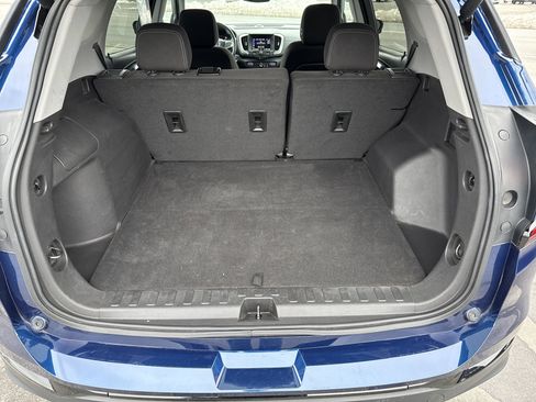 Used 2023 GMC Terrain SLE w/ Driver Convenience Package image 5