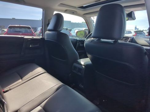 Used 2020 Toyota 4Runner TRD Off-Road Premium w/ Moonroof Package AWD/4WD image 28