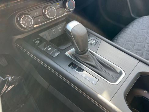 Used 2025 Nissan Kicks SV image 39