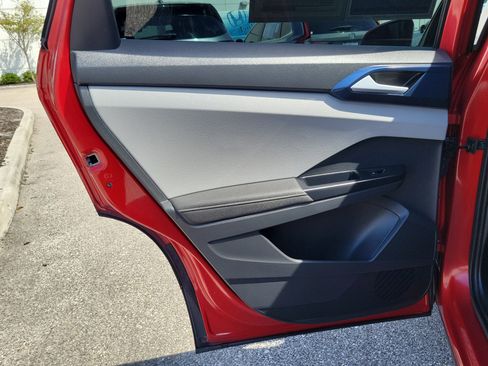 Used 2024 Volkswagen Taos SE image 14