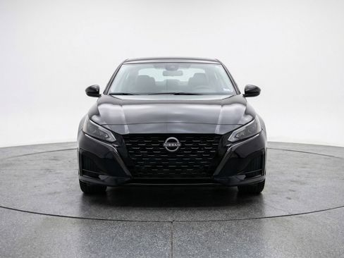 Used 2025 Nissan Altima 2.5 SV FWD image 2