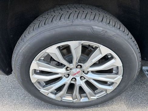 Used 2023 GMC Yukon XL Denali AWD/4WD image 17