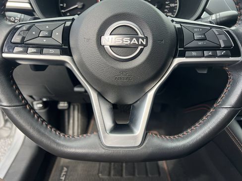 Used 2024 Nissan Altima 2.5 SR FWD image 9