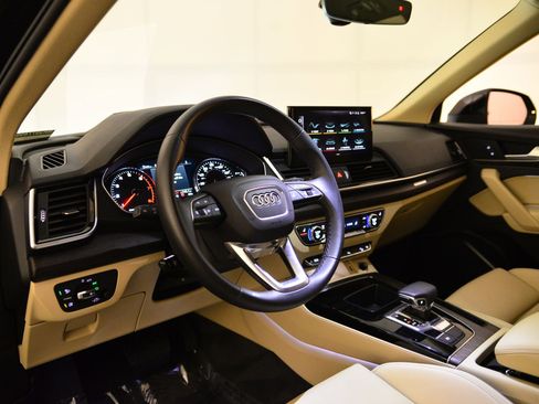 Certified 2024 Audi Q5 2.0T Premium w/ Convenience Package image 3