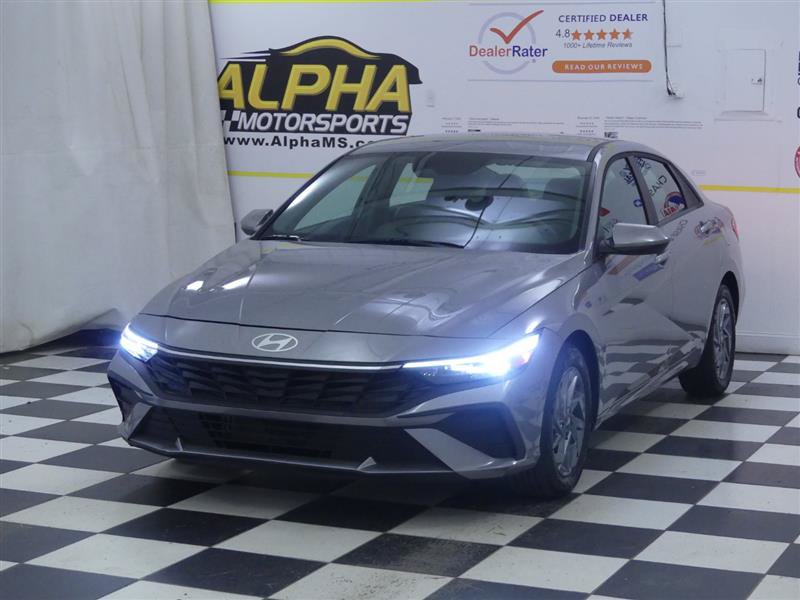 Used 2026 Hyundai Elantra Hybrid FWD image 2