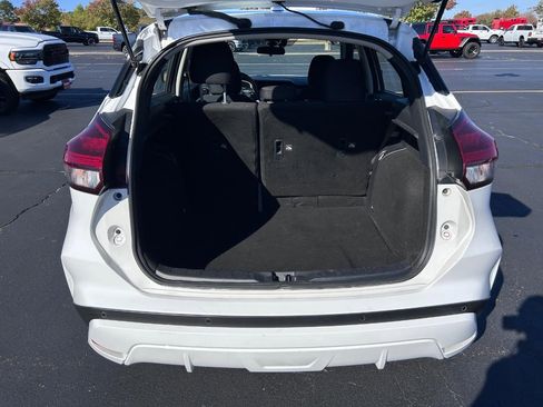 Used 2022 Nissan Kicks S image 5