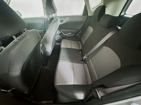 Used 2025 Kia Soul LX w/ LX Technology Package FWD image 26