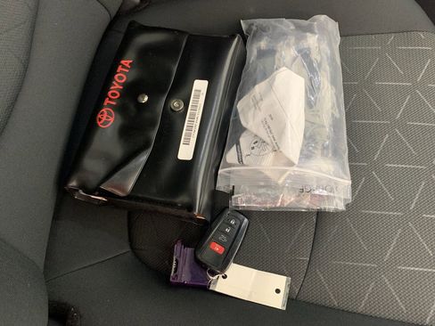 Used 2021 Toyota RAV4 XLE w/ Convenience Package image 44