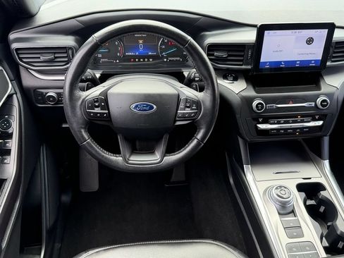 Used 2020 Ford Explorer XLT w/ Equipment Group 202A RWD image 14