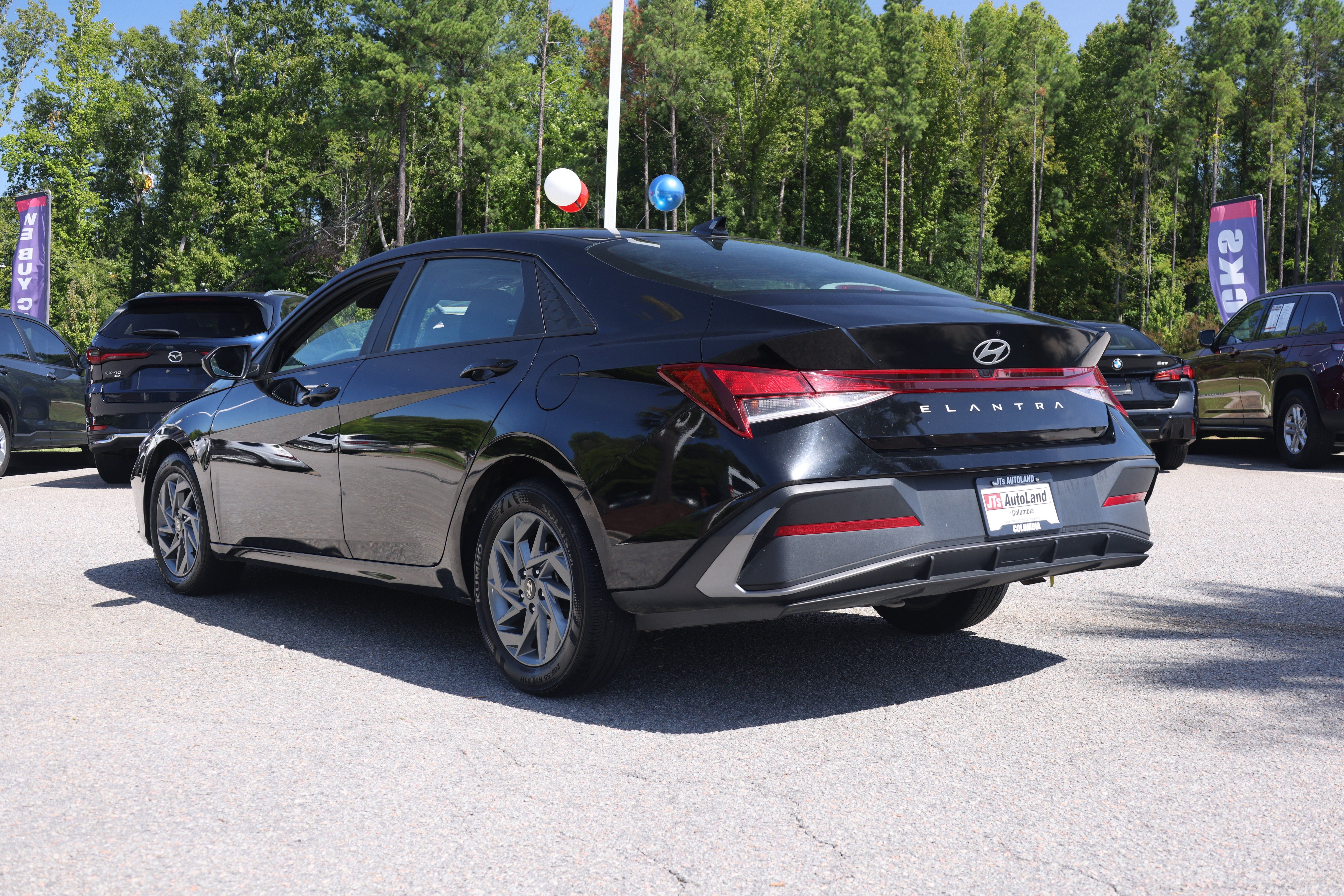 Used 2024 Hyundai Elantra SEL FWD image 3