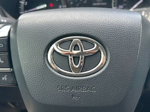 Used 2021 Toyota Highlander XLE FWD image 39