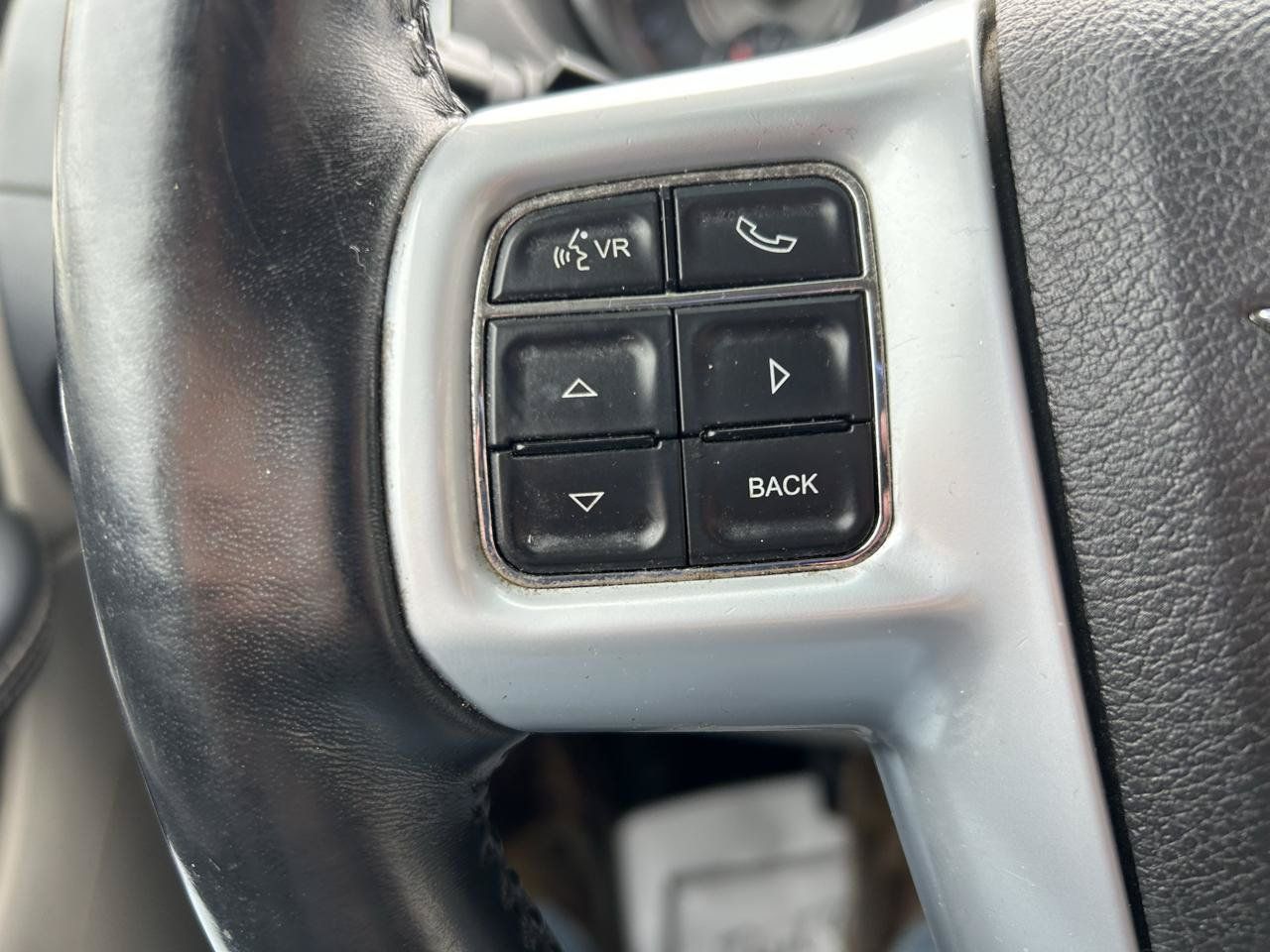 Used 2013 Chrysler Town & Country Touring-L w/ Driver Convenience Group FWD image 17
