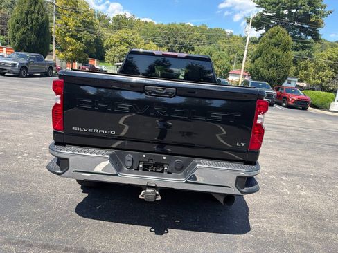 Used 2021 Chevrolet Silverado 2500 LT w/ Convenience Package AWD/4WD image 4