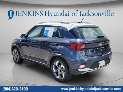 Used 2023 Hyundai Venue Limited FWD image 8