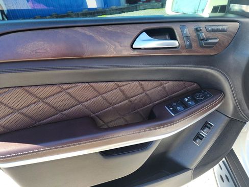 Used 2016 Mercedes-Benz GL 550 4MATIC image 11