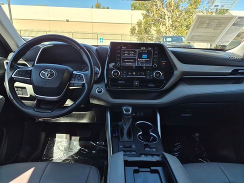 Used 2022 Toyota Highlander XLE image 24