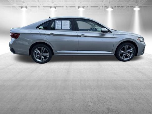 Used 2024 Volkswagen Jetta SE FWD image 7