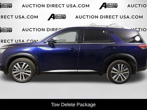 Used 2022 Nissan Pathfinder Platinum w/ Cargo Package FWD image 5
