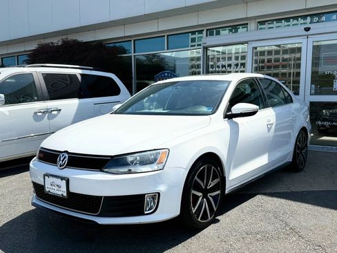 Used 2012 Volkswagen Jetta GLI Autobahn FWD image 3