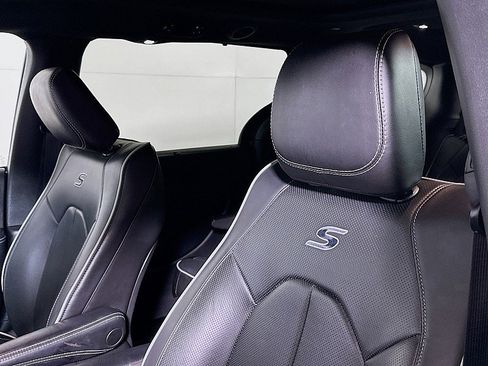 Used 2025 Chrysler Pacifica Limited image 21