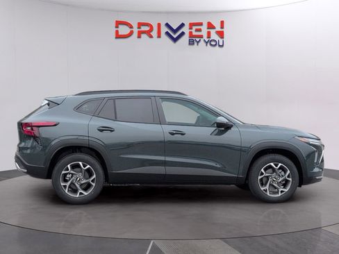 New 2026 Chevrolet Trax LT w/ Driver Confidence Package image 6