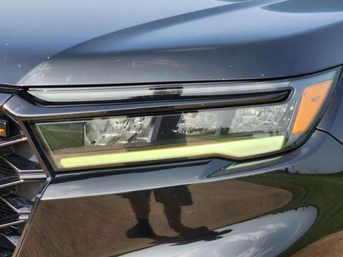 Used 2023 Honda Pilot TrailSport image 9