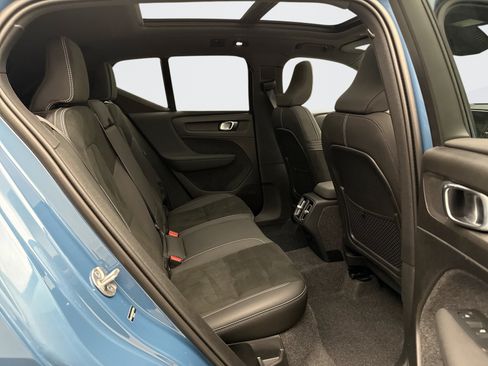 Used 2025 Volvo XC40 B5 Plus AWD/4WD image 20