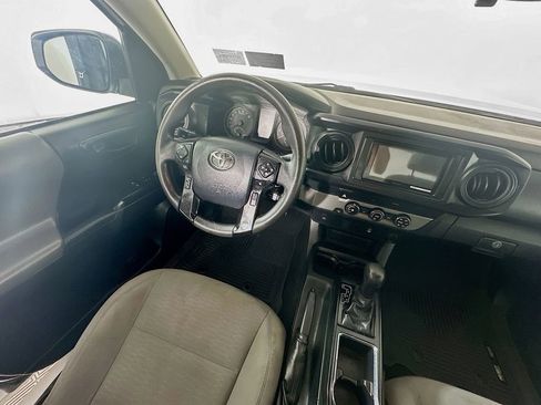 Used 2019 Toyota Tacoma SR image 9