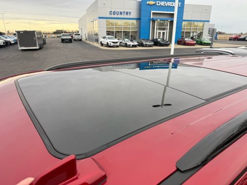 Used 2022 Chevrolet Suburban Z71 w/ Z71 Off-Road Package image 12