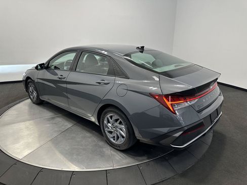 Certified 2025 Hyundai Elantra Hybrid FWD image 5