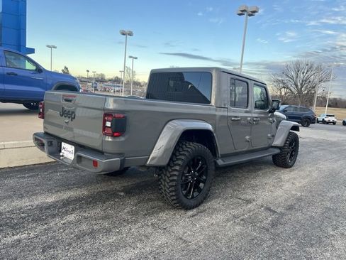 Used 2023 Jeep Gladiator Overland image 8