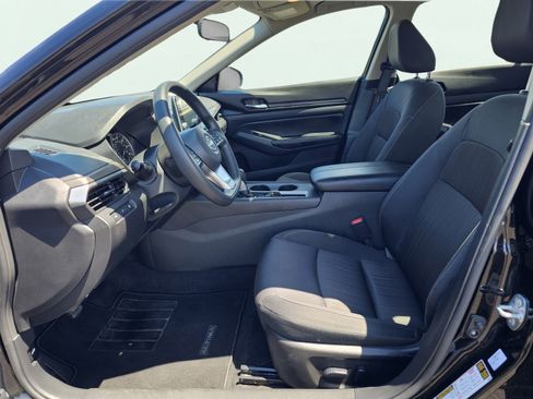 Used 2025 Nissan Altima 2.5 SV FWD image 15