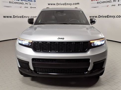 Used 2024 Jeep Grand Cherokee L Altitude image 2