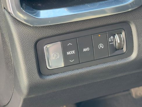 Used 2025 GMC Acadia Elevation image 16