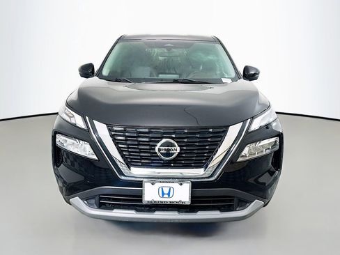 Used 2021 Nissan Rogue SV image 2