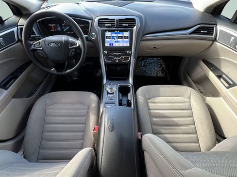 Used 2018 Ford Fusion SE w/ Fusion SE Technology Package FWD image 10