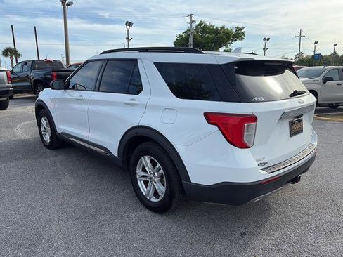 Used 2020 Ford Explorer XLT w/ Equipment Group 202A image 5