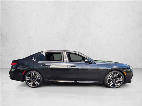 Used 2023 BMW 760i xDrive AWD/4WD image 4