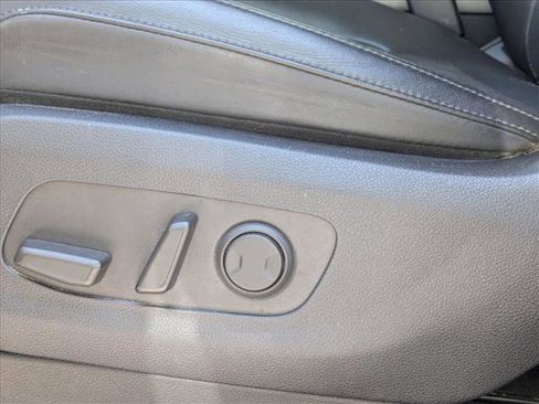 Used 2024 Kia Carnival LX FWD image 4