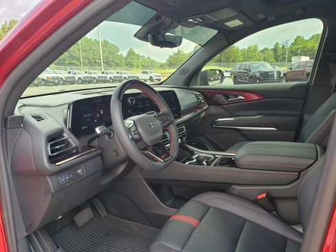 Used 2024 Chevrolet Traverse RS w/ LPO, Floor Liner Package FWD image 29
