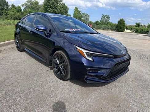 Used 2024 Toyota Corolla SE w/ SE Package FWD image 3