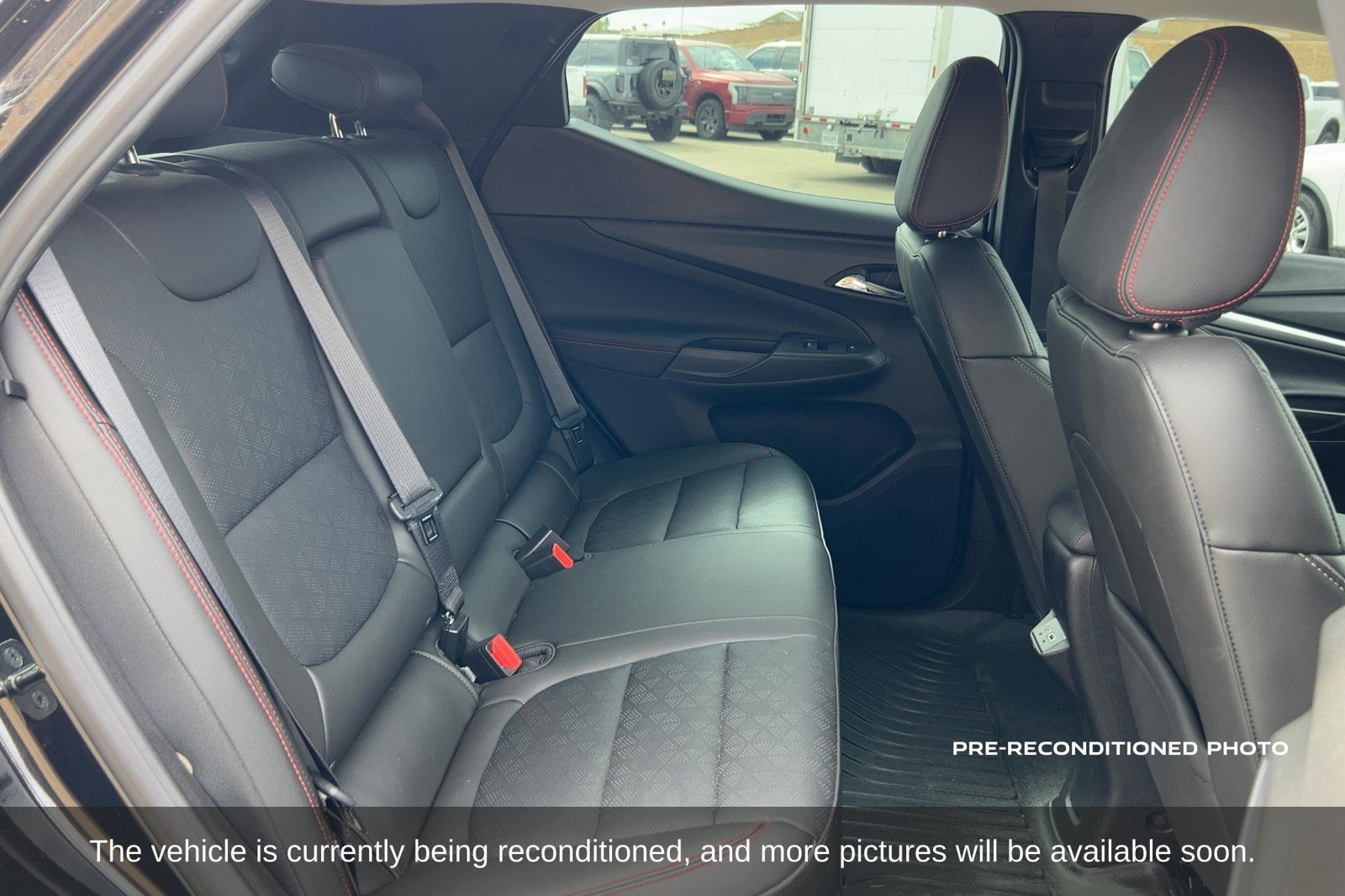 Used 2023 Chevrolet Bolt EUV Premier w/ Redline Edition FWD image 13