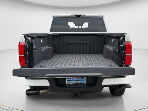 Used 2025 Toyota Tacoma TRD Sport AWD/4WD image 29