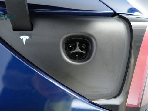 Used 2023 Tesla Model Y Performance AWD/4WD image 10