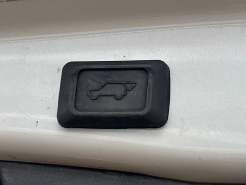 Used 2023 Toyota RAV4 XLE Premium image 31