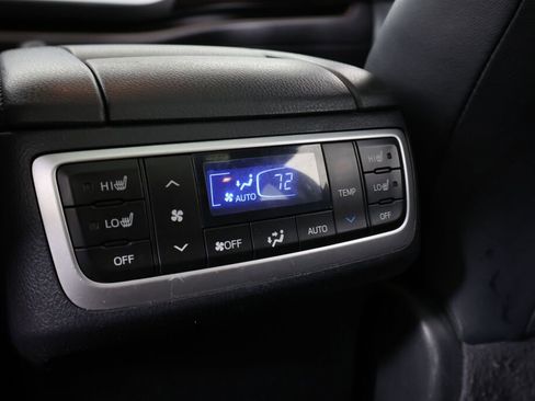 Used 2014 Toyota Highlander Limited Platinum image 28