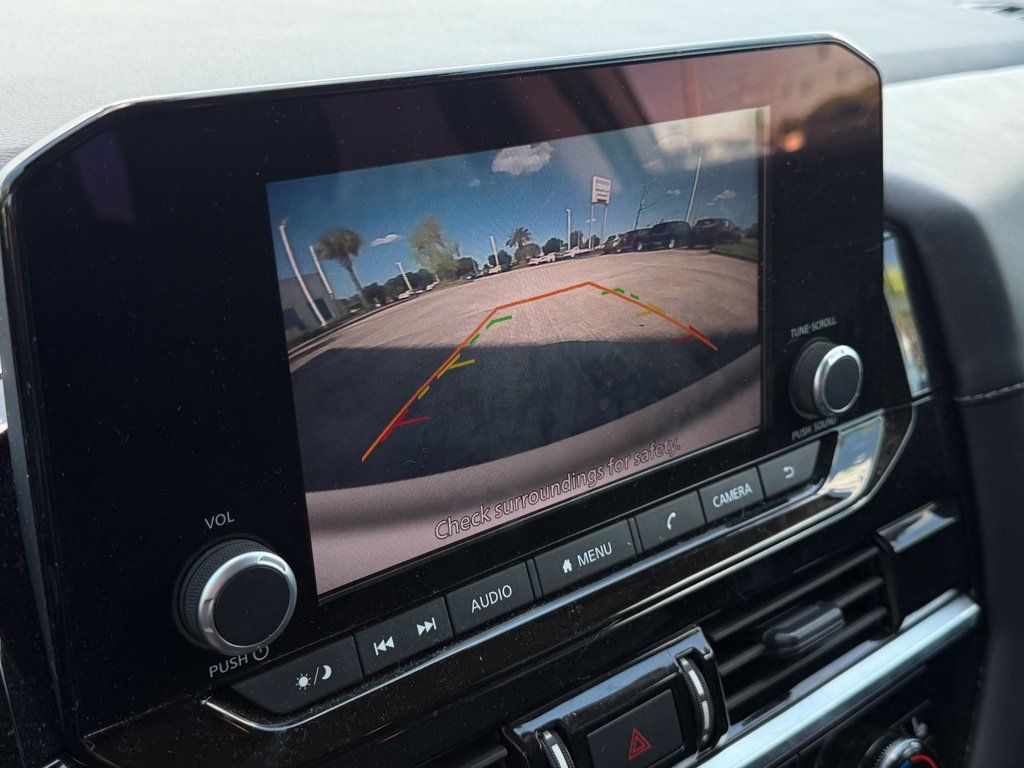 Used 2025 Nissan Pathfinder SV FWD image 11
