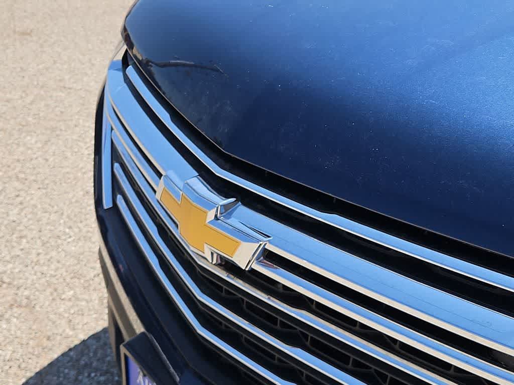 Used 2023 Chevrolet Traverse LT FWD image 13