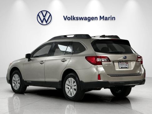 Used 2017 Subaru Outback 2.5i Premium AWD/4WD image 3
